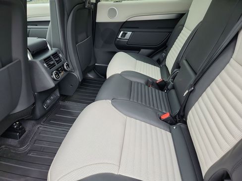 New 2026 Land Rover Discovery Limited Edition image 5