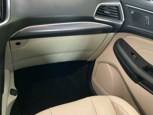 Used 2019 Ford Edge Titanium image 14