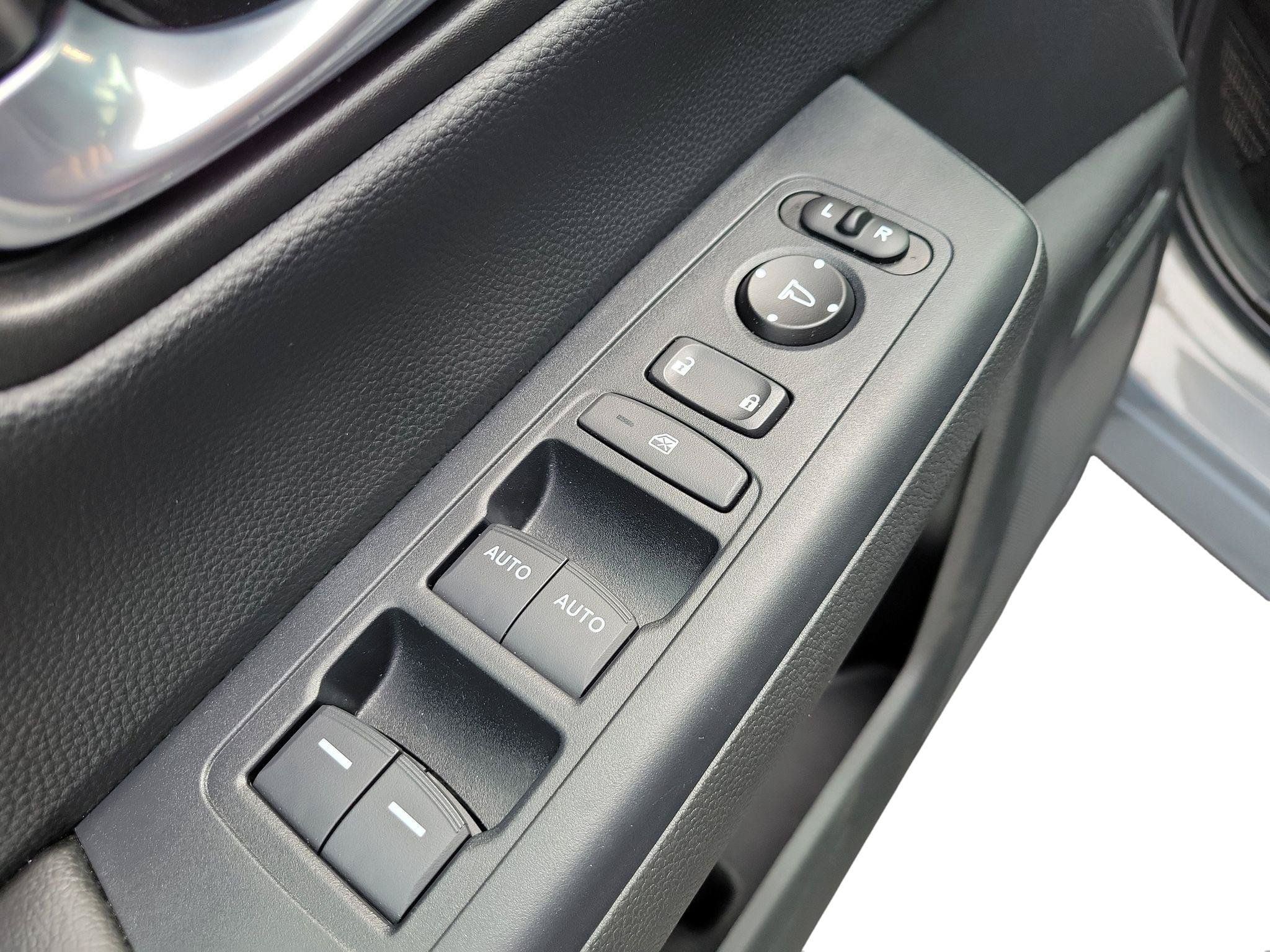 Used 2025 Honda CR-V EX image 10