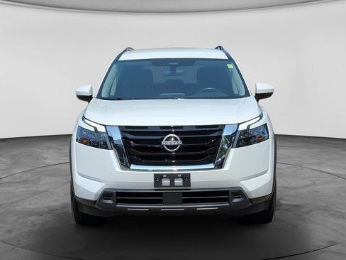 Used 2025 Nissan Pathfinder SV AWD/4WD image 2