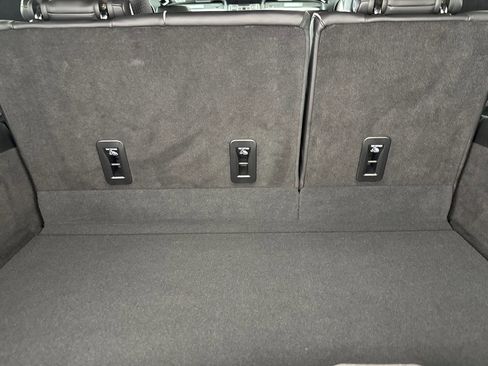 Used 2023 Cadillac Escalade ESV V AWD/4WD image 36