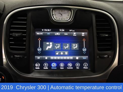 Used 2019 Chrysler 300 C w/ Harman/Kardon Audio Group RWD image 18