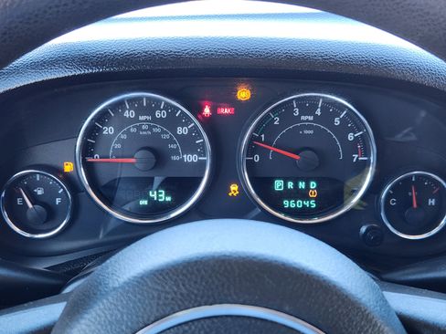 Used 2013 Jeep Wrangler Sport AWD/4WD image 16