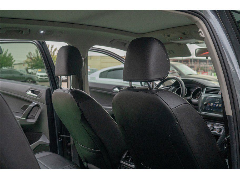 Used 2020 Volkswagen Tiguan SE w/ Panoramic Sunroof Package FWD image 39