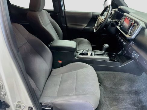 Used 2017 Toyota Tacoma TRD Sport w/ Tow Package (A/T) AWD/4WD image 26