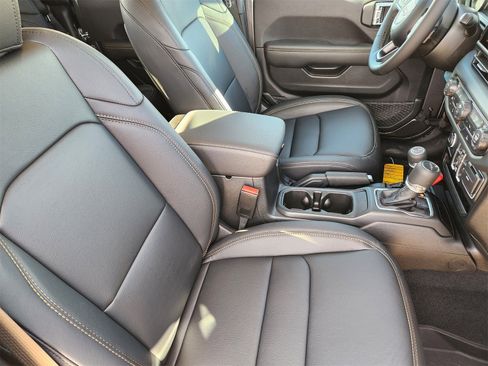 New 2026 Jeep Gladiator Sport image 15