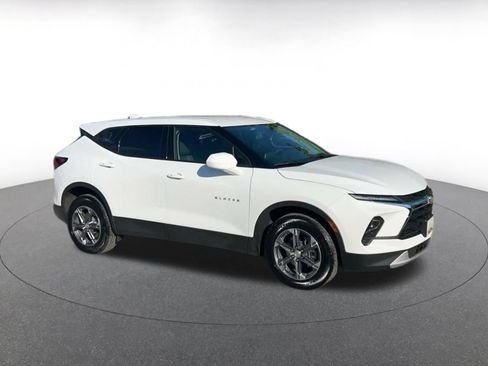Used 2026 Chevrolet Blazer LT AWD/4WD image 2