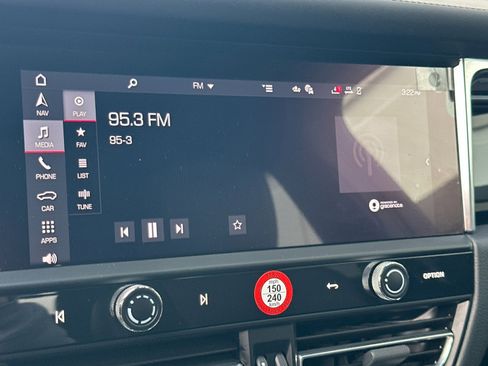 Used 2025 Porsche Macan Turbo image 18