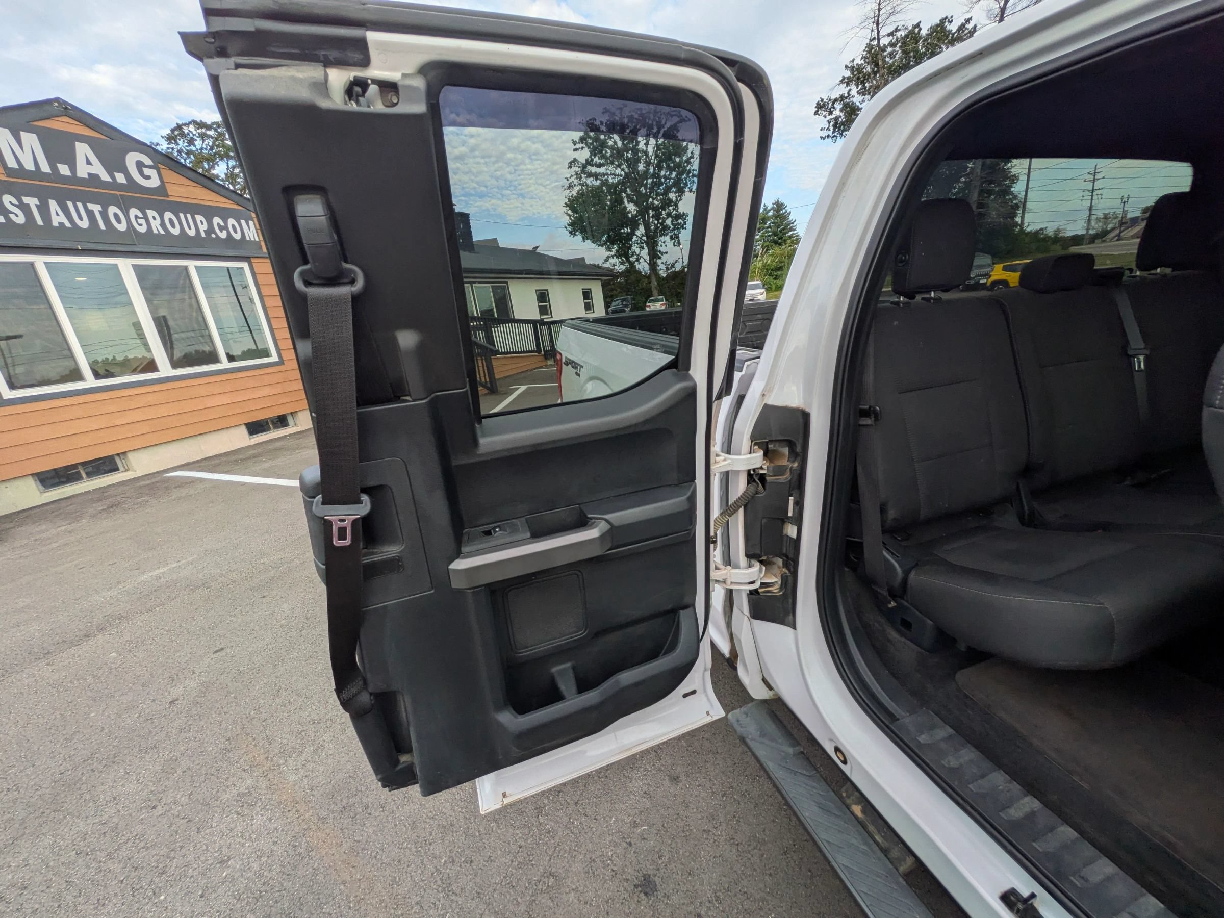 Used 2015 Ford F150 XLT w/ Equipment Group 301A Mid AWD/4WD image 37