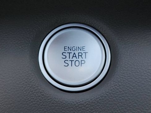 Used 2025 Hyundai Elantra Sport FWD image 31