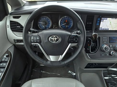Used 2017 Toyota Sienna XLE w/ XLE Navigation Package image 14