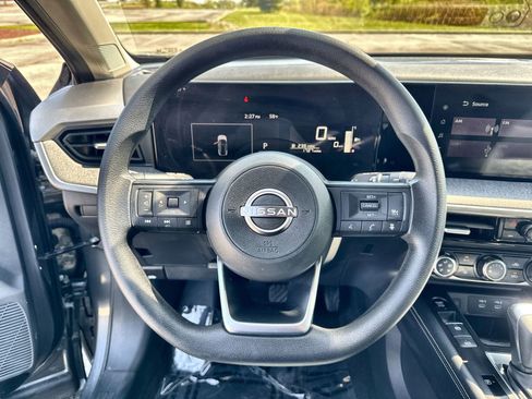Used 2025 Nissan Kicks SV AWD/4WD image 19