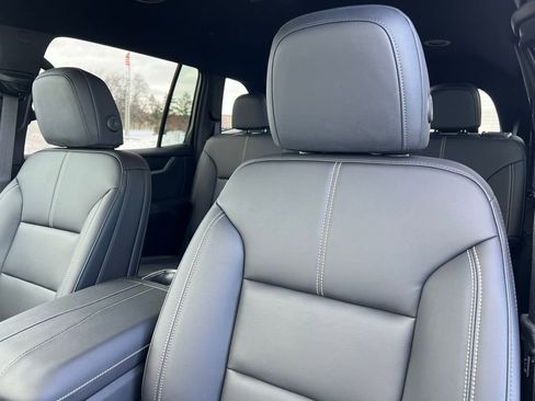 Used 2025 GMC Acadia Elevation w/ Elevation Premium Package image 16