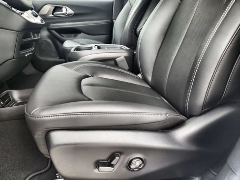 New 2027 Chrysler Pacifica LX FWD image 19