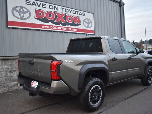 Certified 2025 Toyota Tacoma TRD Off-Road image 5