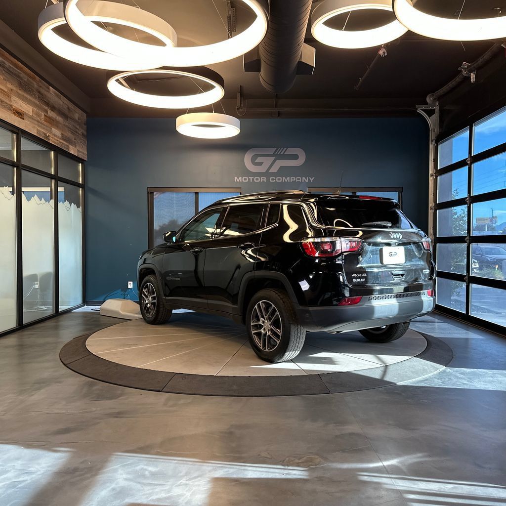 Used 2020 Jeep Compass Latitude AWD/4WD image 5