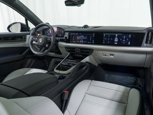 New 2026 Porsche Cayenne Turbo image 20