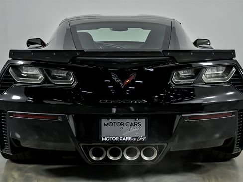 Used 2015 Chevrolet Corvette Z06 w/ 3LZ Preferred Equipment Group RWD image 9