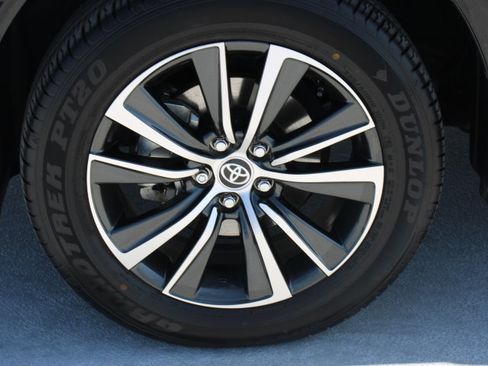 Certified 2024 Toyota Venza LE AWD/4WD image 9