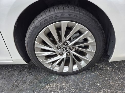 Used 2023 Lexus ES 350 Ultra Luxury w/ Accessory Package (Z1) FWD image 2