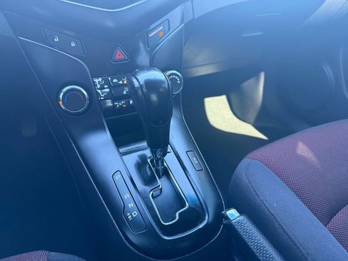 Used 2014 Chevrolet Cruze LT image 18
