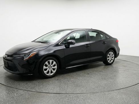 Used 2025 Toyota Corolla LE FWD image 3