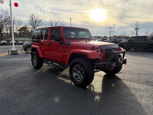 Used 2018 Jeep Wrangler Unlimited Sahara image 3
