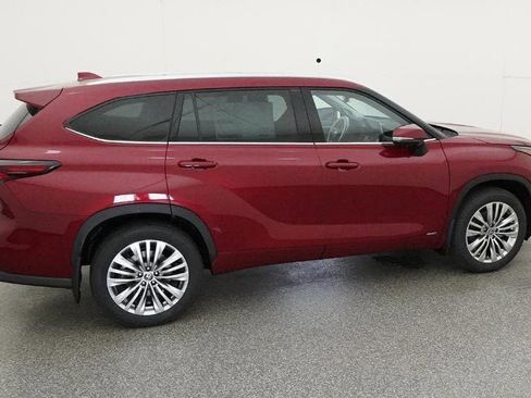 New 2026 Toyota Highlander Platinum AWD/4WD image 10