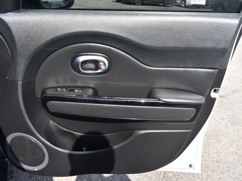 Used 2014 Kia Soul ! FWD image 35