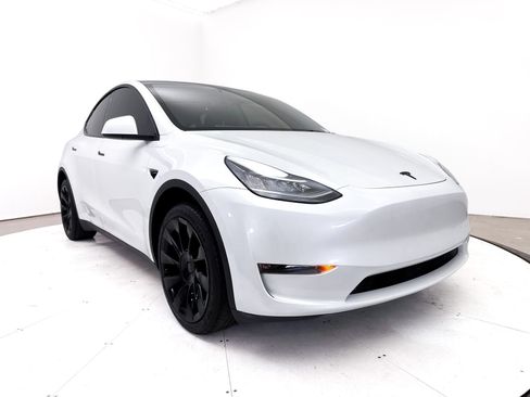 Used 2023 Tesla Model Y AWD image 12