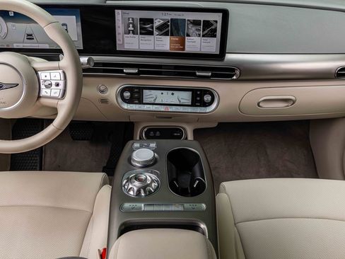 Used 2024 Genesis GV60 RWD image 10