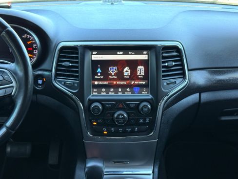Used 2018 Jeep Grand Cherokee Altitude AWD/4WD image 18