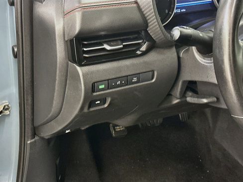Used 2025 Nissan Sentra SR FWD image 17
