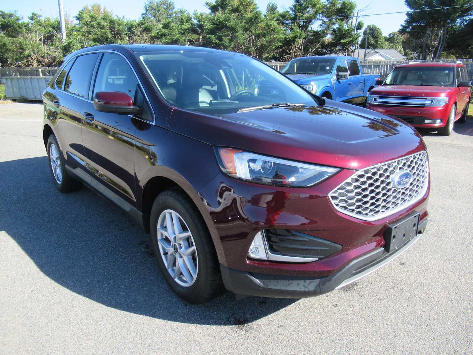 Certified 2024 Ford Edge SEL w/ Convenience Package AWD/4WD image 3