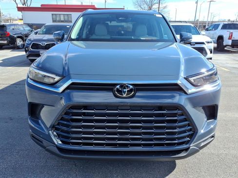 Used 2026 Toyota Grand Highlander AWD image 2