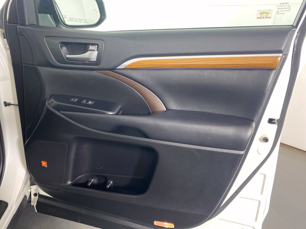 Used 2019 Toyota Highlander Limited Platinum AWD/4WD image 31