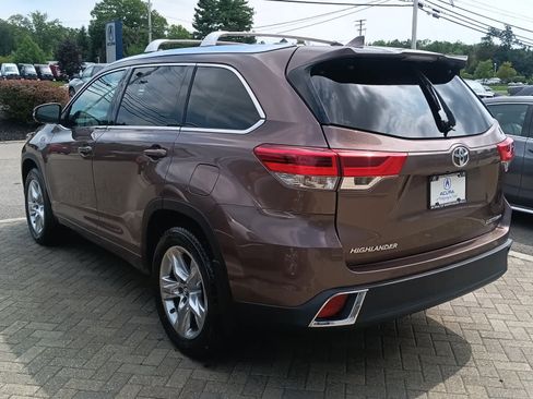Used 2017 Toyota Highlander Limited AWD/4WD image 3