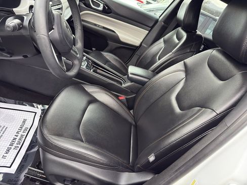 Used 2023 Jeep Compass Limited image 10