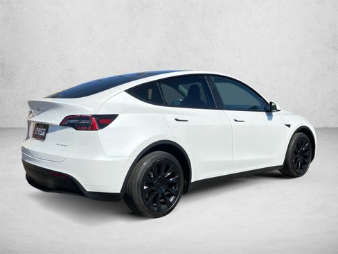 Used 2023 Tesla Model 3 Standard Range RWD image 5
