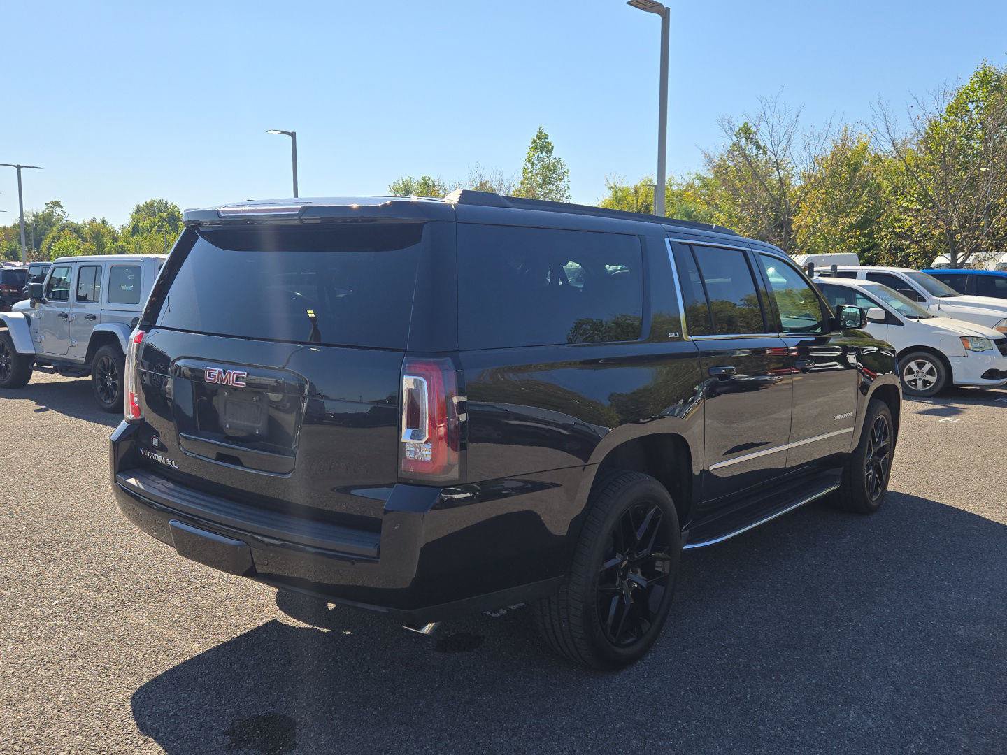 Used 2020 GMC Yukon XL SLT w/ Premium Edition AWD/4WD image 7
