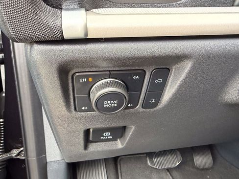 Certified 2025 Ford Expedition Active AWD/4WD image 11