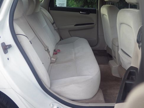Used 2009 Chevrolet Impala LT FWD image 14