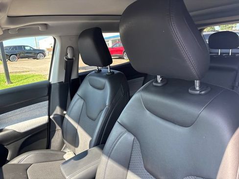 Used 2022 Jeep Compass Latitude w/ Sun and Sound Group AWD/4WD image 9