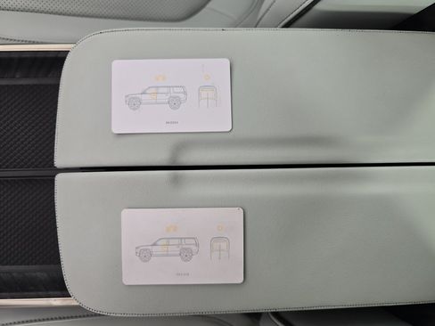 Used 2025 Rivian R1S Adventure AWD/4WD image 31