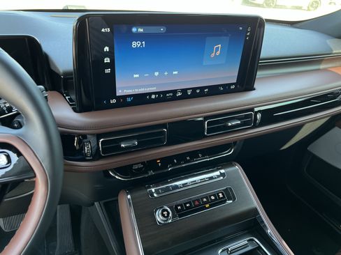 New 2025 Lincoln Aviator Reserve w/ Luxury Package image 18