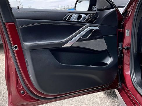 Used 2025 BMW X6 xDrive40i w/ Executive Package image 21