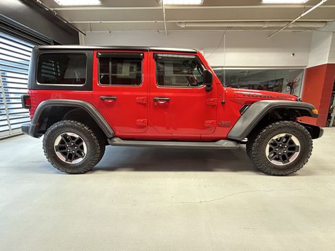 Used 2022 Jeep Wrangler Unlimited Rubicon w/ Cold Weather Group AWD/4WD image 12