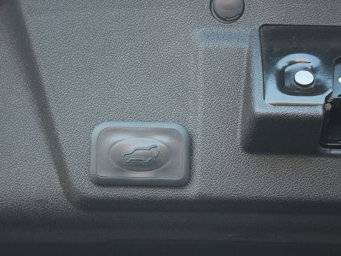 Used 2011 Chevrolet Traverse LTZ w/ LPO, 'HIT The Road' Package AWD/4WD image 27
