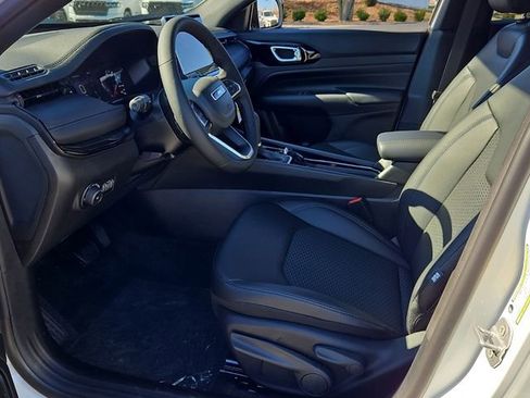 New 2026 Jeep Compass Latitude image 13