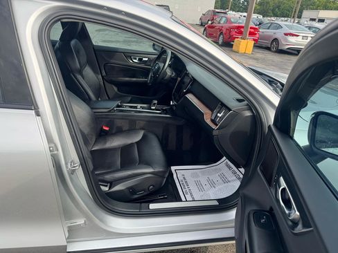 Used 2022 Volvo S60 B5 Momentum FWD image 9